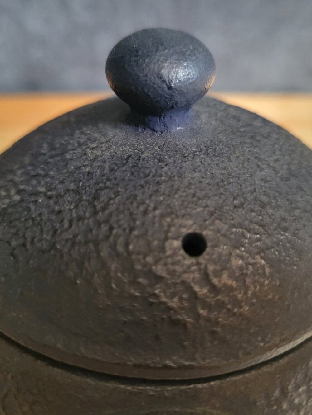 Joyce Chen Tsunami Tidal Wave Cast Iron Teapot, Strainer. Tetsu kyusu. - Picture 5 of 11
